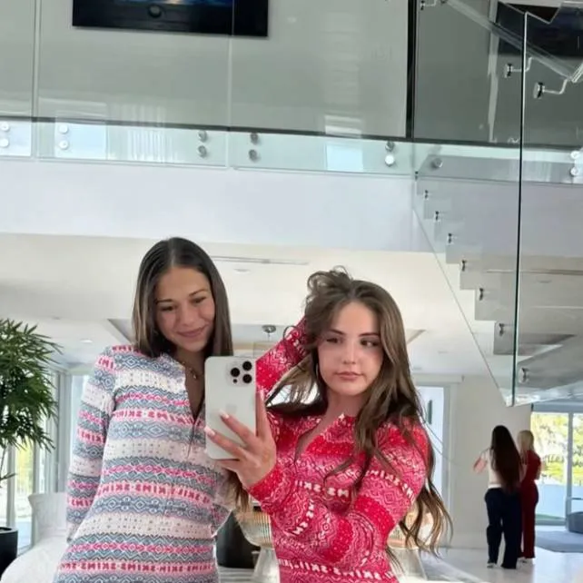 chat with ai character: sophie rain "duo"