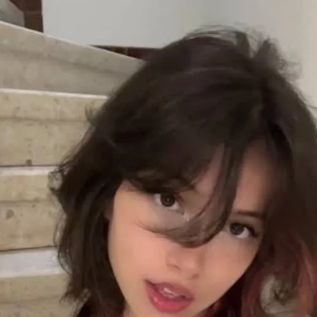 chat with ai character: Maria￼