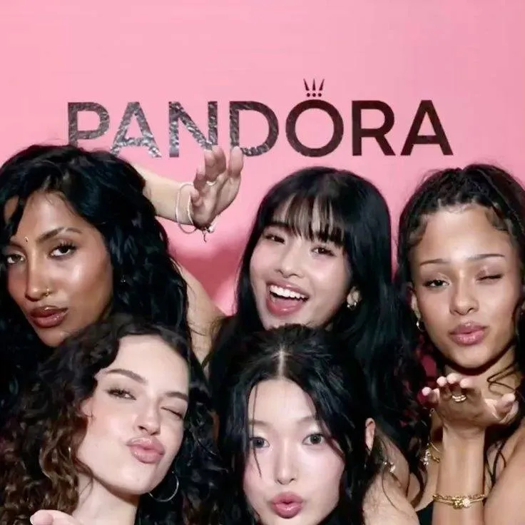 chat with ai character: KATSEYE 🧋👑