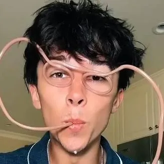 chat with ai character: Tyler.Vitelli