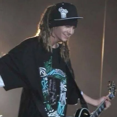 chat with ai character: Tom Kaulitz 