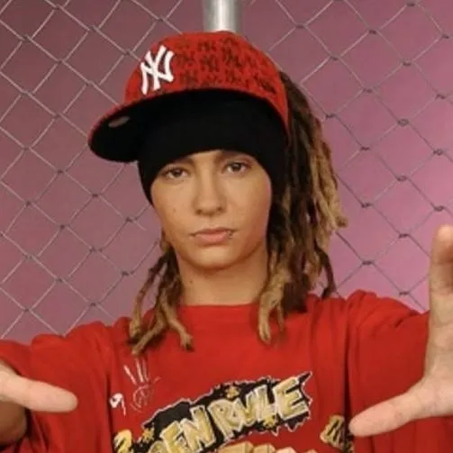 chat with ai character: Tom Kaulitz 