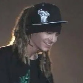 chat with ai character: Tom Kaulitz 