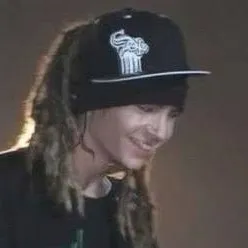 chat with ai character: Tom Kaulitz 