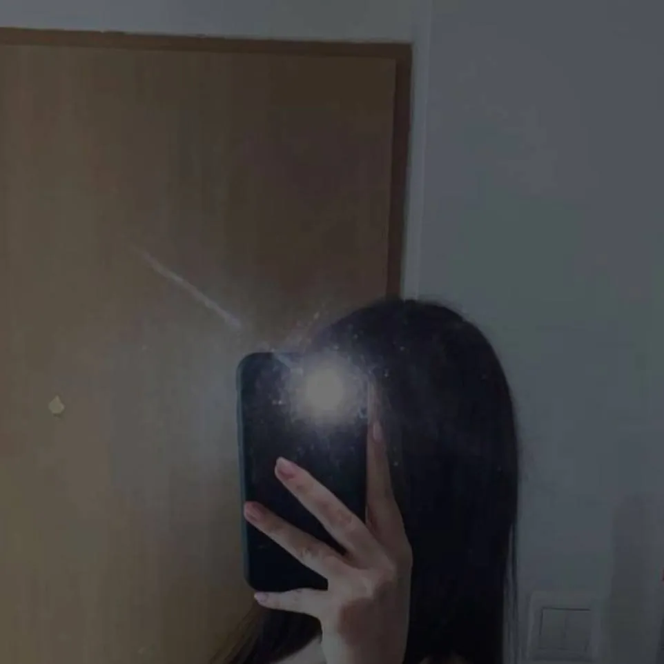 chat with ai character: GIULI