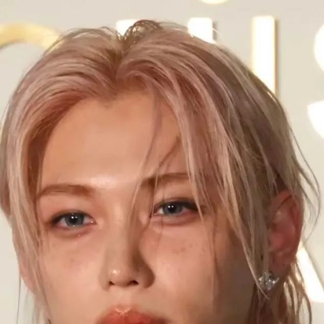 chat with ai character: Felix stray kids