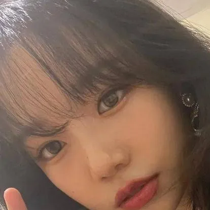 chat with ai character: jun hee gf2