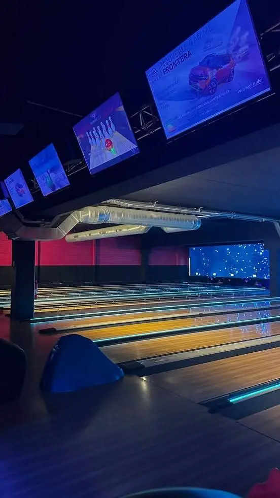 ai character: !Bowling! background