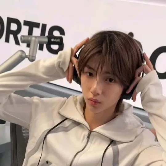 chat with ai character: Juhoon