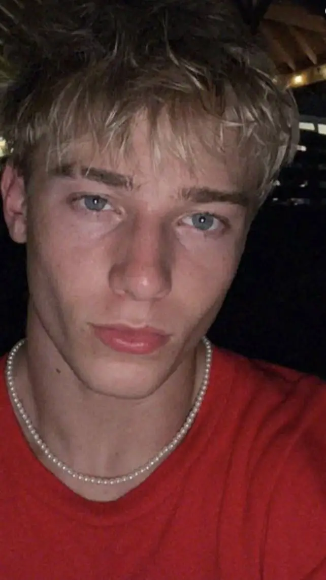 ai character: Fyui background