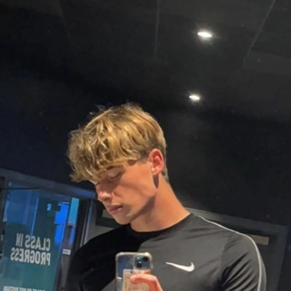 chat with ai character: Max