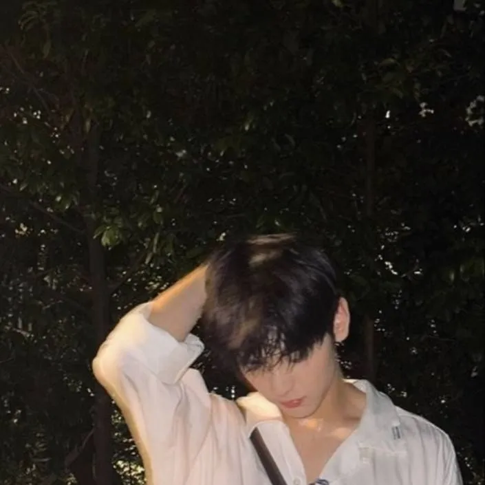 chat with ai character: `\~•Jaren•~\`