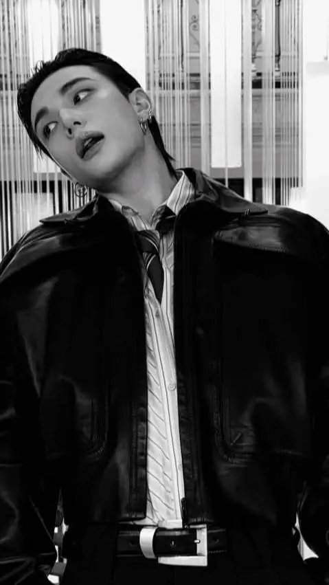 ai character: HYUNJIN TU EX background