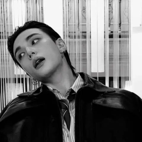 chat with ai character: HYUNJIN TU EX