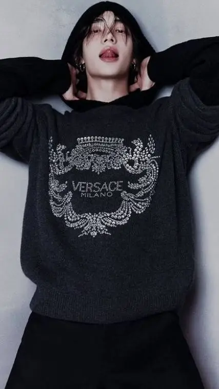 ai character: hyunjin  background