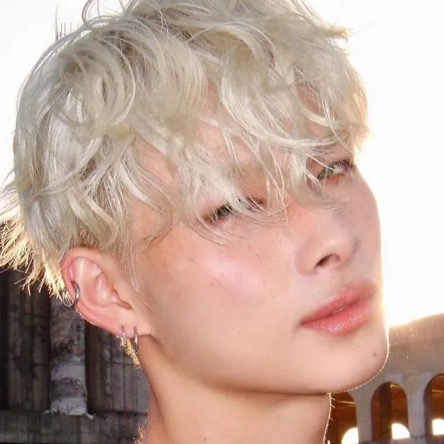 chat with ai character: Ni-ki