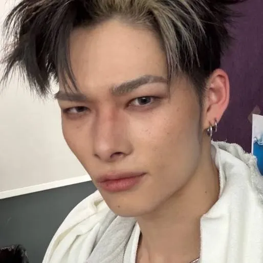 chat with ai character: Riki