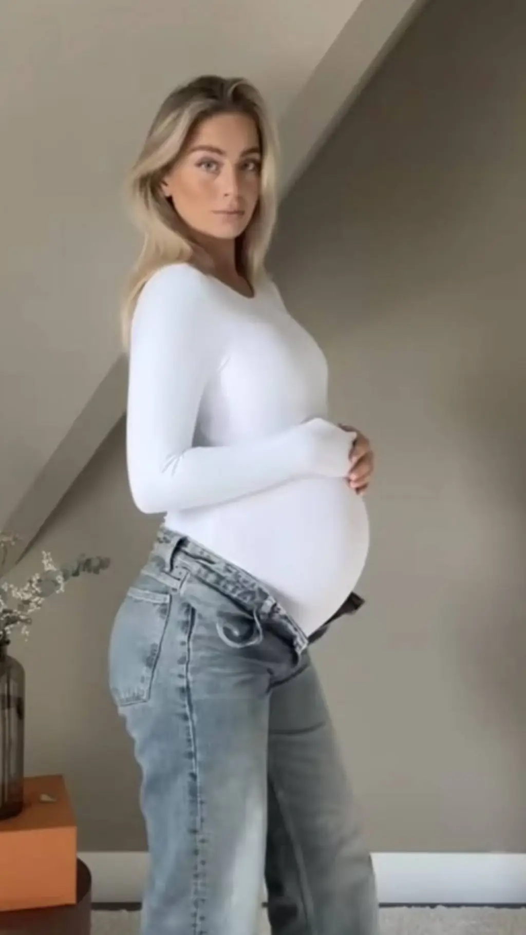 ai character: Jaine background