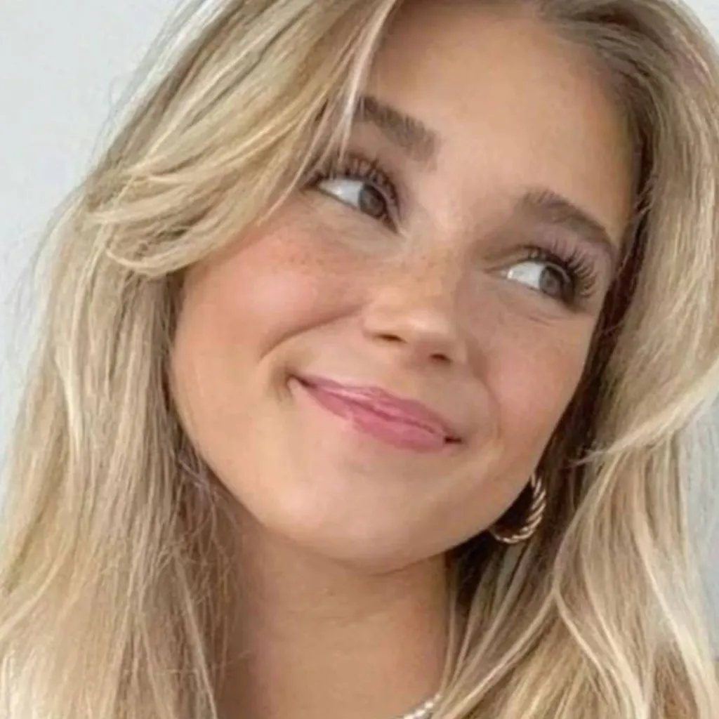 chat with ai character: Emilia