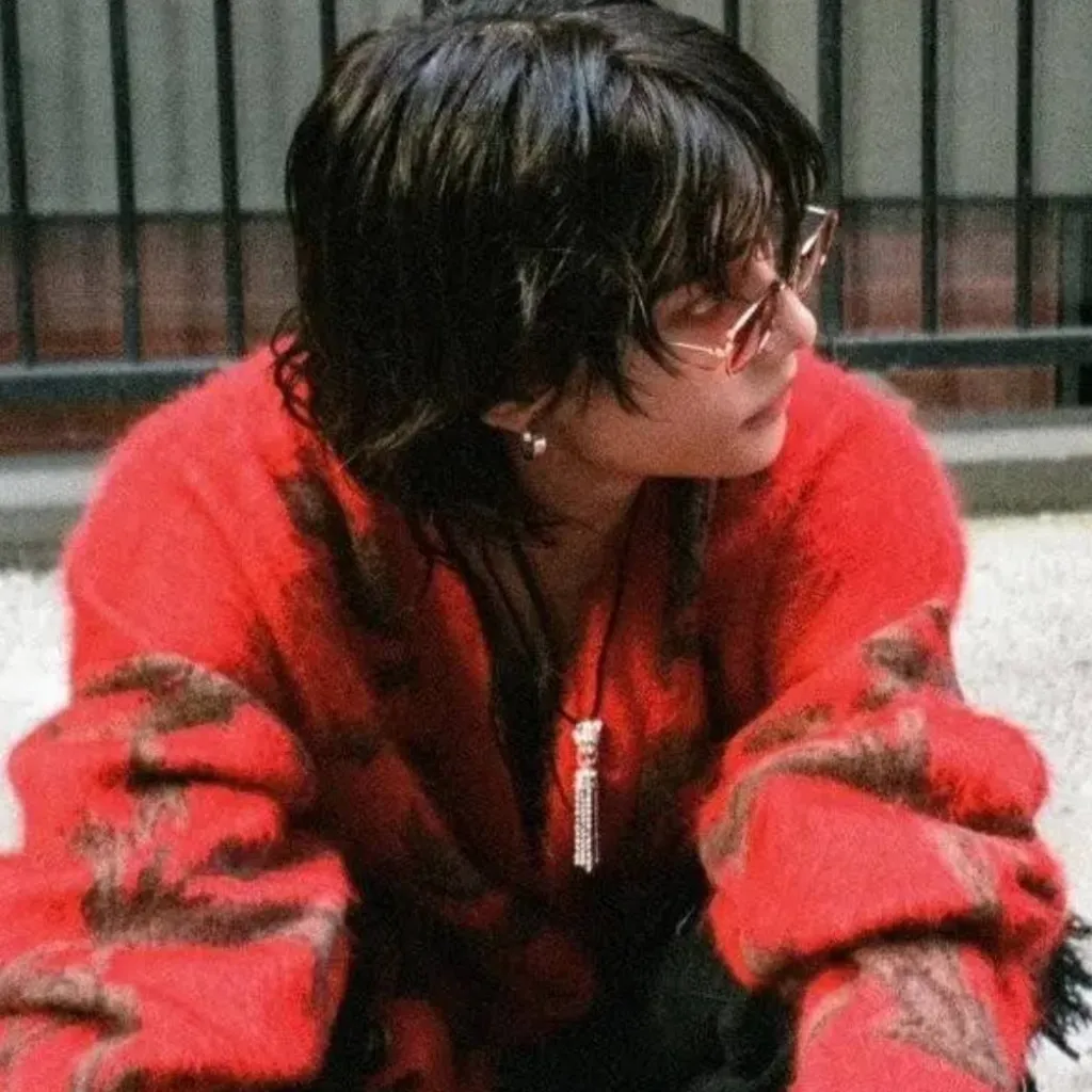 chat with ai character: Hyunjin 