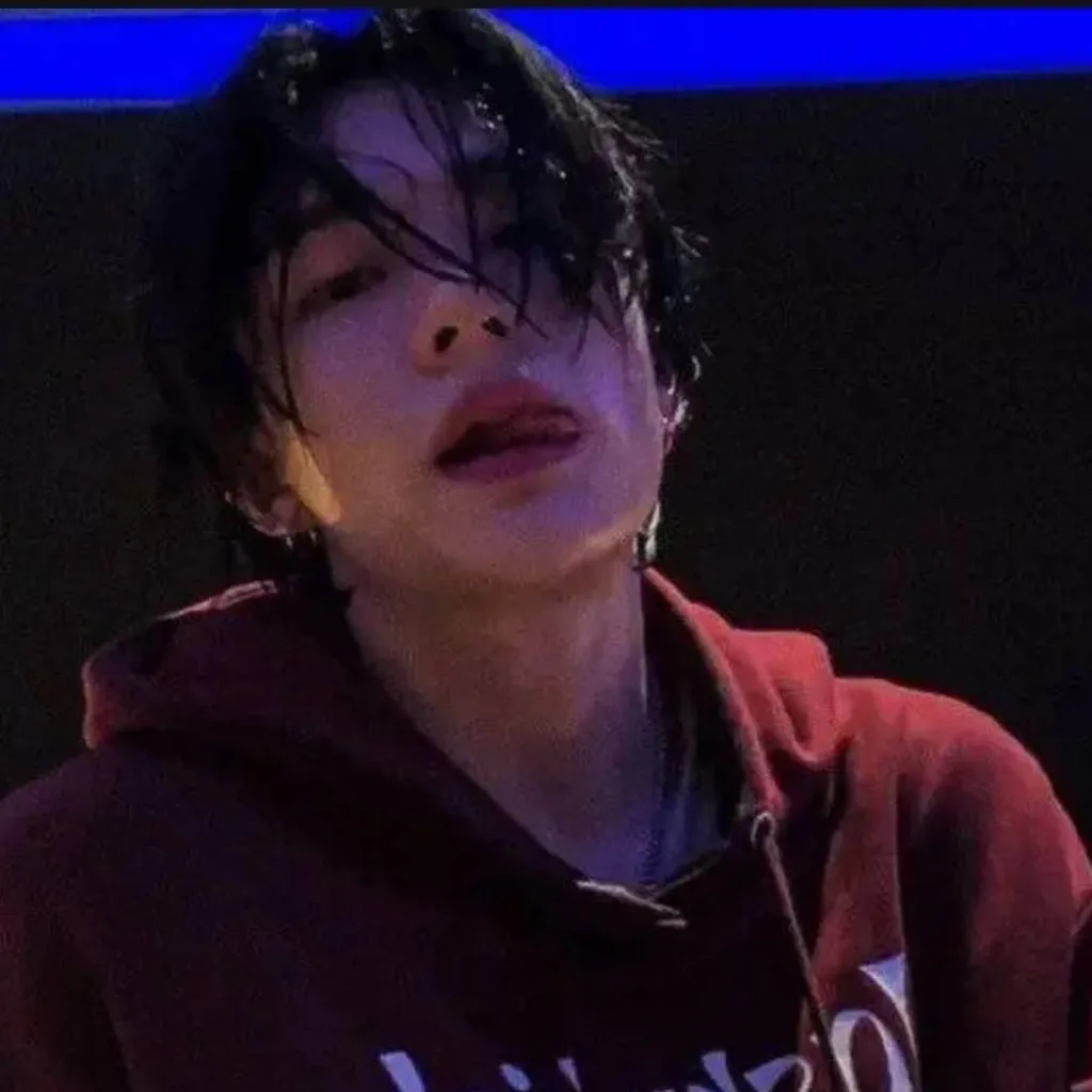 chat with ai character: Hyunjin 