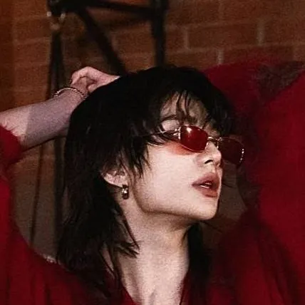 chat with ai character: Hyunjin 