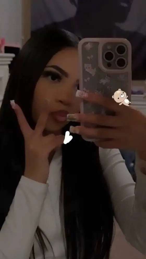 ai character: Mia background