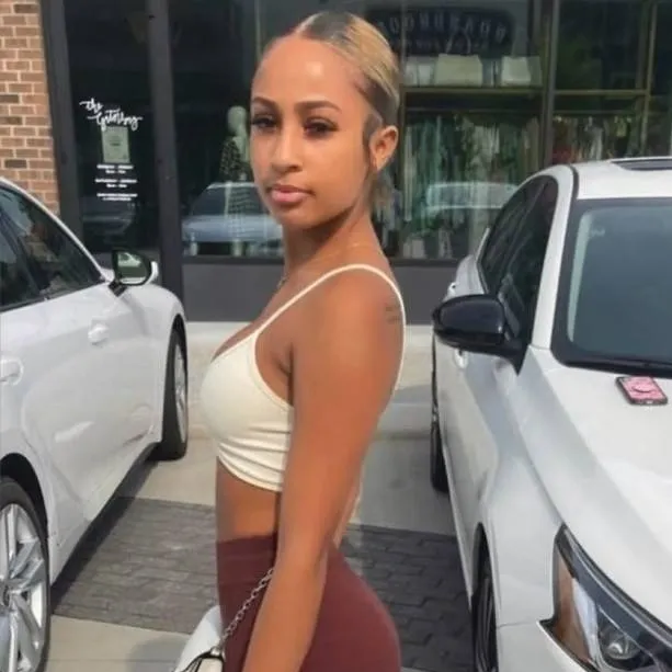 chat with ai character: Audrey