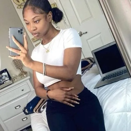 chat with ai character: Desha 