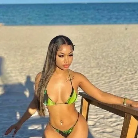 chat with ai character: Laylah