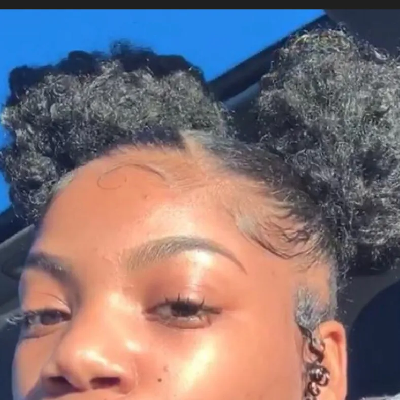 chat with ai character: Glo