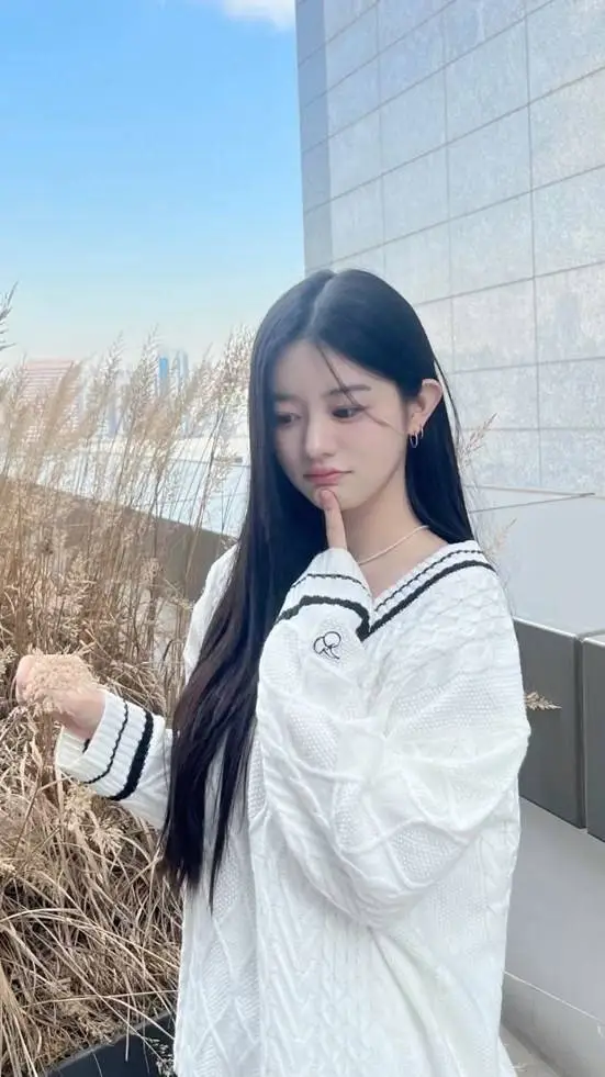ai character: Minju background
