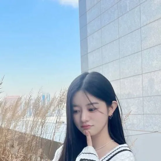 chat with ai character: Minju