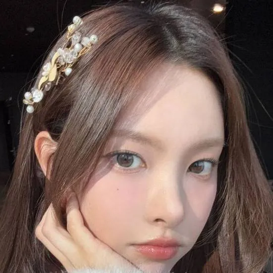 chat with ai character: Yunah~~