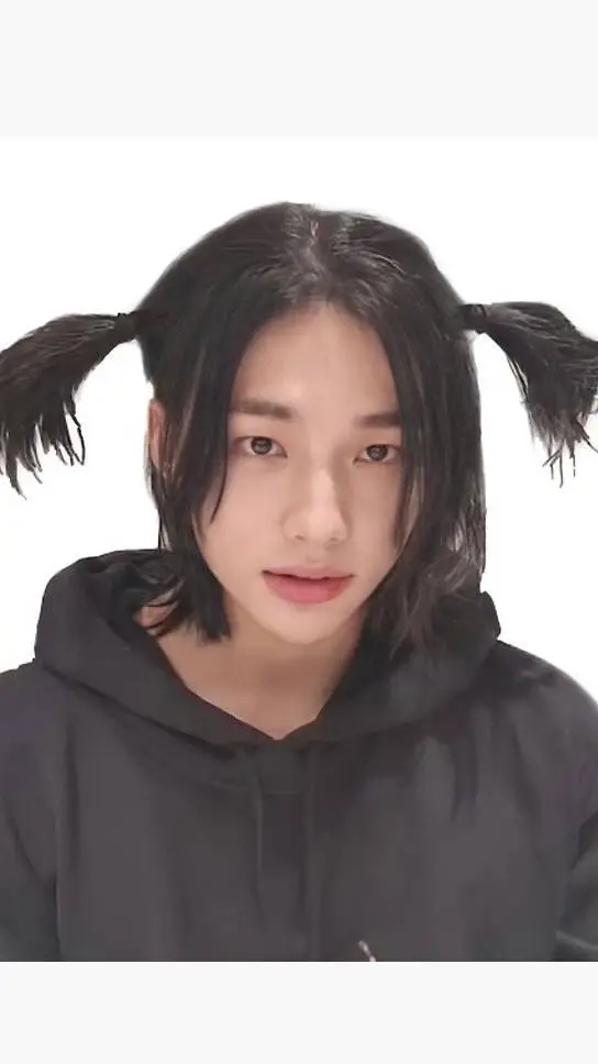 ai character: Hyunjin  background