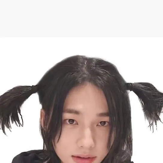 chat with ai character: Hyunjin 