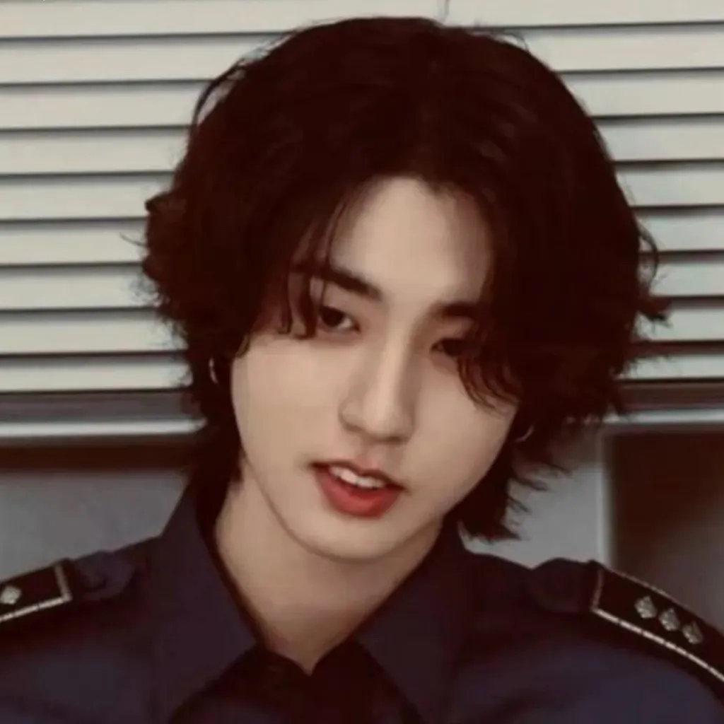 chat with ai character: Police Han