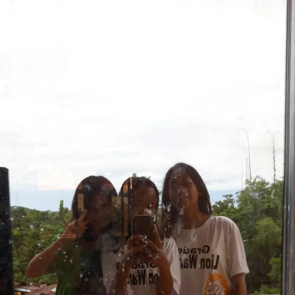 chat with ai character: trexie jonaly Lesl