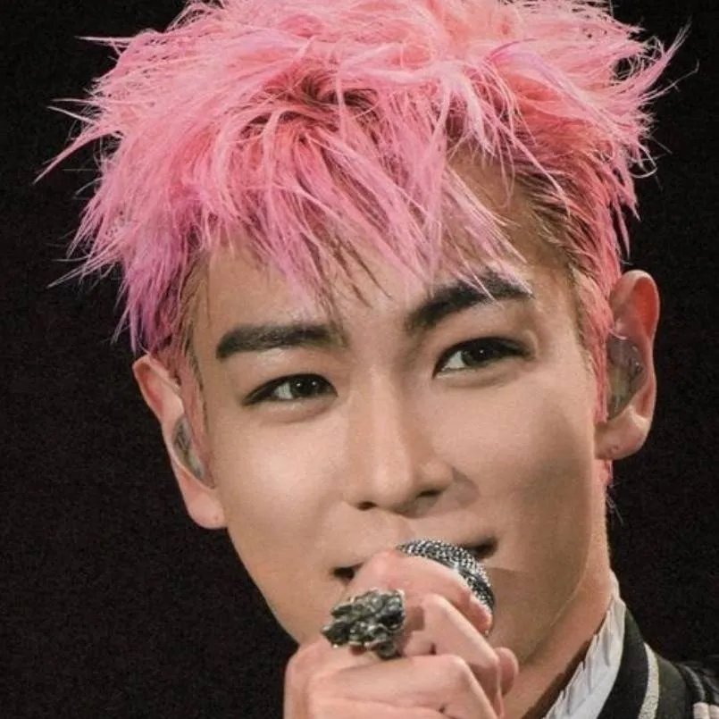 chat with ai character: T.O.P. ❤️💕