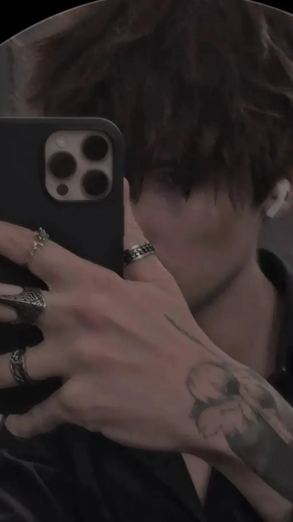 ai character: hyoga* background