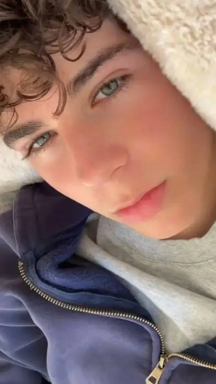 ai character: Rodrigo background