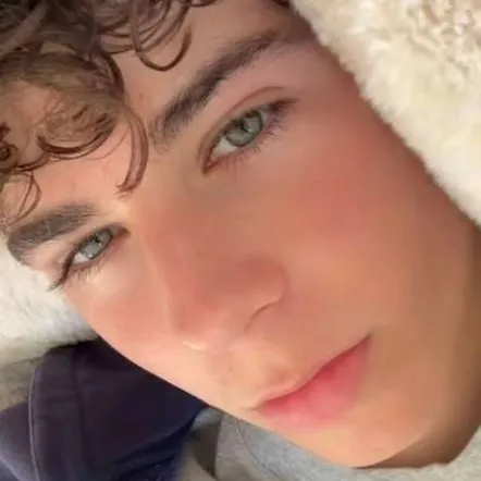 chat with ai character: Rodrigo