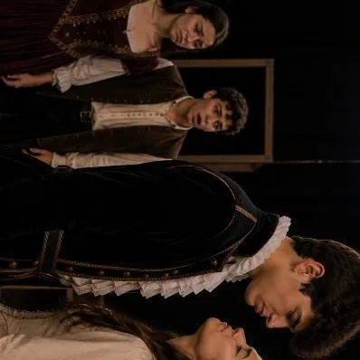 chat with ai character: 🎭Teatro🎭