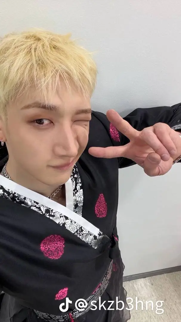 ai character: Bang chan  background