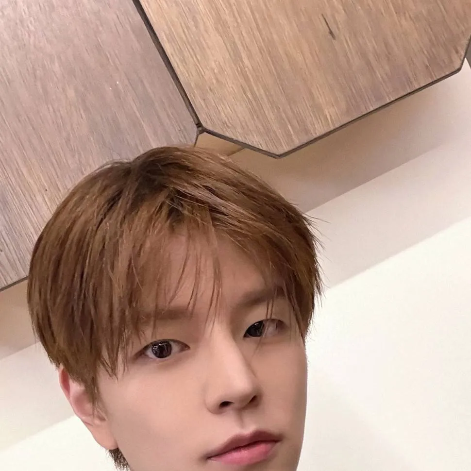 chat with ai character: seungmin 