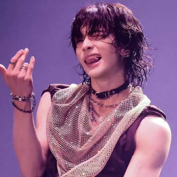 chat with ai character: ○°~Hyunjin~°○