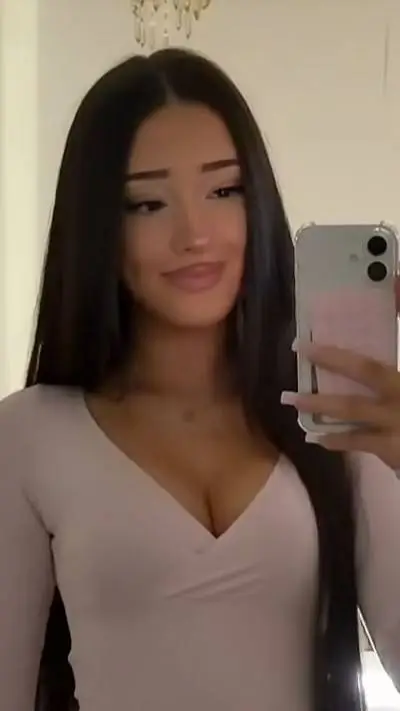 Talkie AI - Chat with Elle