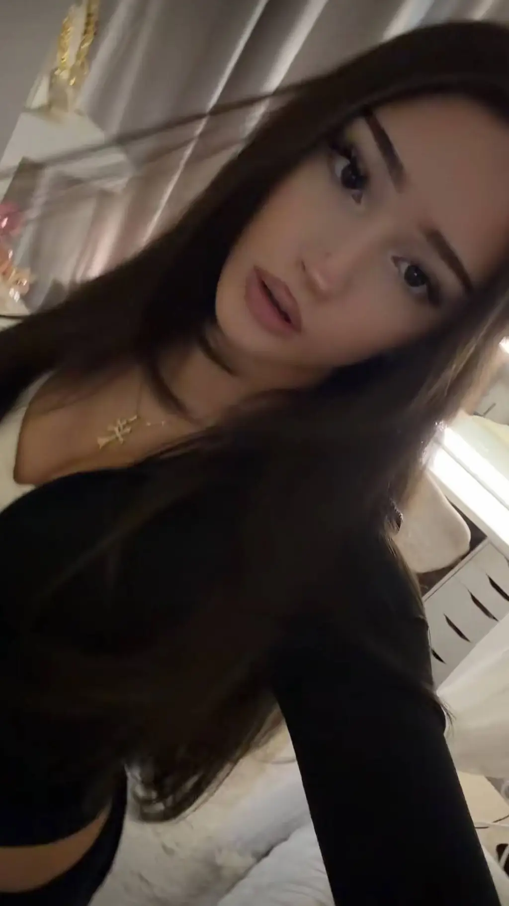 Talkie AI - Chat with Elle