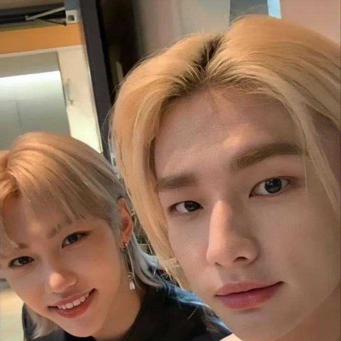 chat with ai character: hyunlix