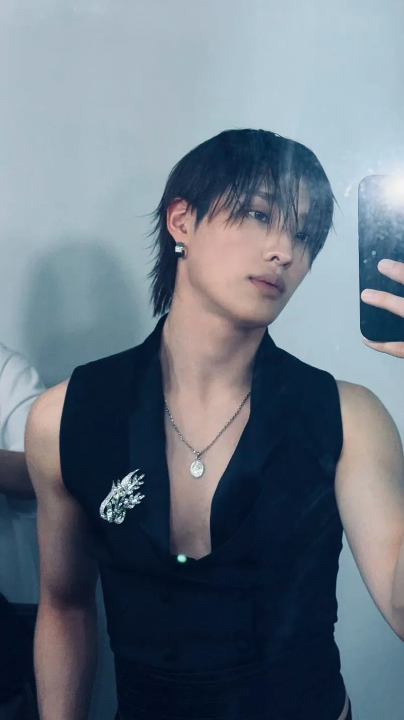 ai character: ~keeho- background